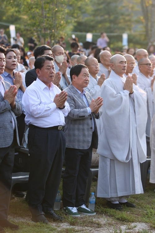 (0825)[문화관광과]주광덕 남양주시장, 봉선사 연꽃축제 참석(사진1).jpg